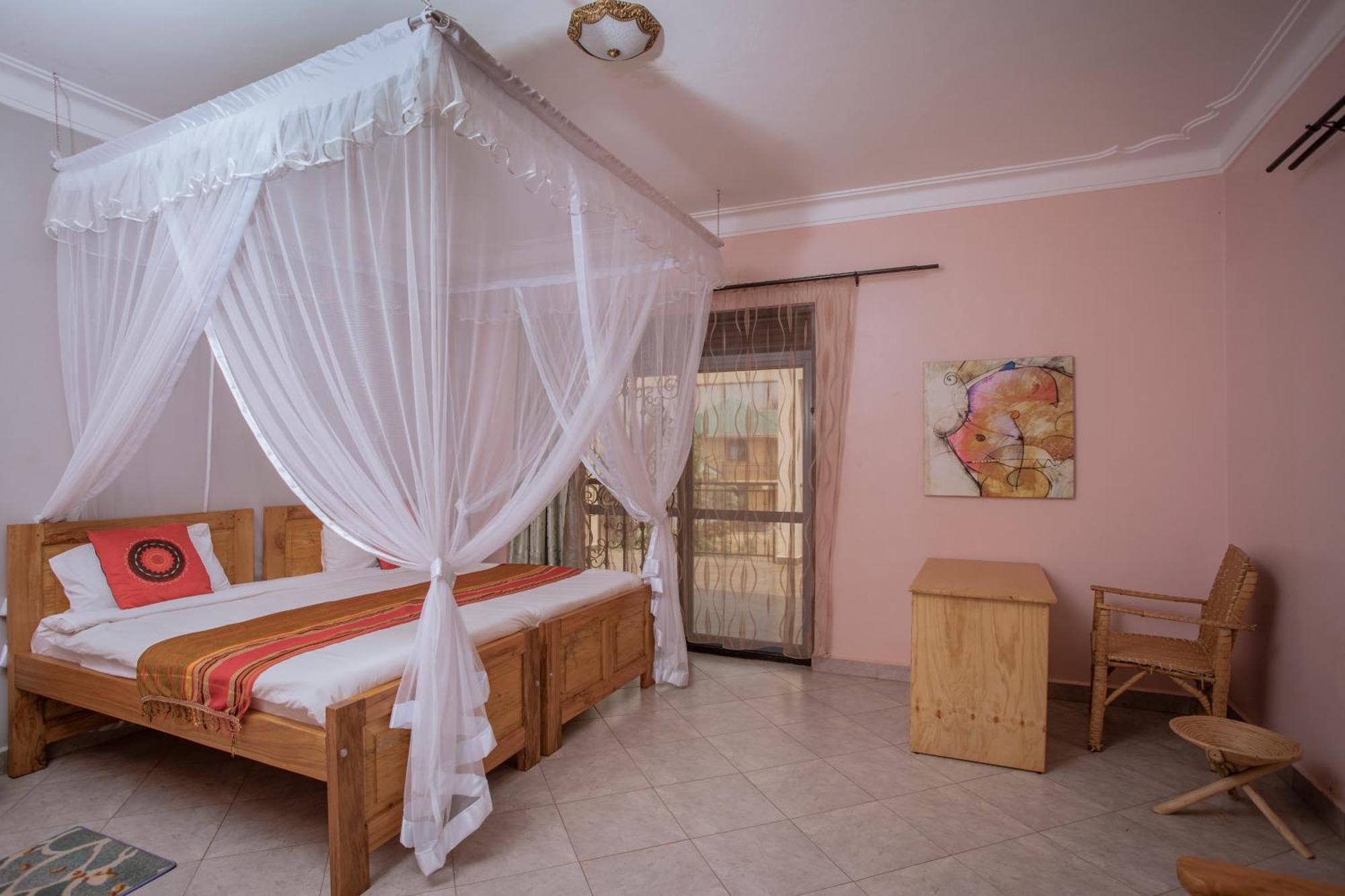 Silver Oaks Hotel Boma Fort Portal Exterior foto